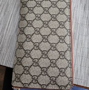 ❌️❌️SOLD❌️❌️Authentic Gucci Supreme Monogram organizer wallet